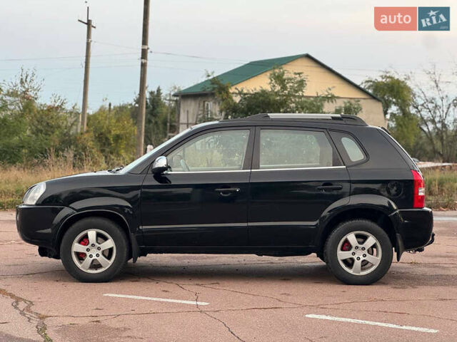 Черный Хендай Туксон, объемом двигателя 2 л и пробегом 361 тыс. км за 6499 $, фото 1 на Automoto.ua