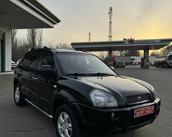 Черный Хендай Туксон, объемом двигателя 2 л и пробегом 210 тыс. км за 7850 $, фото 8 на Automoto.ua