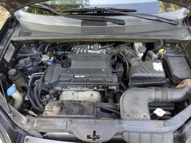 Чорний Хендай Туксон, об'ємом двигуна 2 л та пробігом 270 тис. км за 8000 $, фото 7 на Automoto.ua