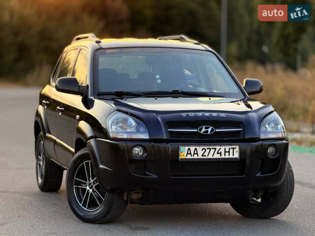 Черный Хендай Туксон, объемом двигателя 2 л и пробегом 250 тыс. км за 7600 $, фото 6 на Automoto.ua