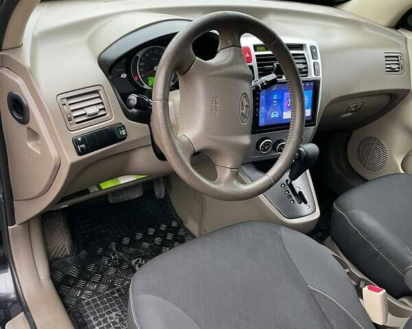 Черный Хендай Туксон, объемом двигателя 1.98 л и пробегом 290 тыс. км за 7000 $, фото 8 на Automoto.ua