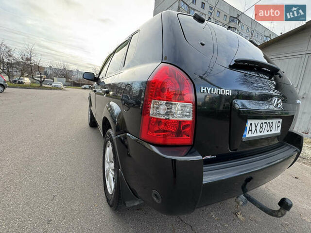 Черный Хендай Туксон, объемом двигателя 1.98 л и пробегом 196 тыс. км за 7999 $, фото 5 на Automoto.ua