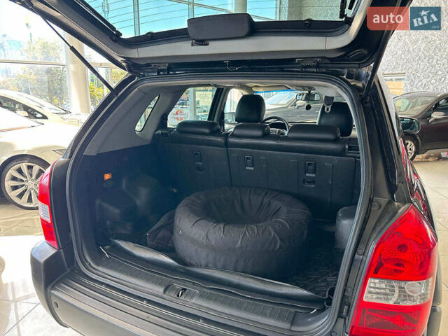 Черный Хендай Туксон, объемом двигателя 2.7 л и пробегом 158 тыс. км за 7940 $, фото 12 на Automoto.ua