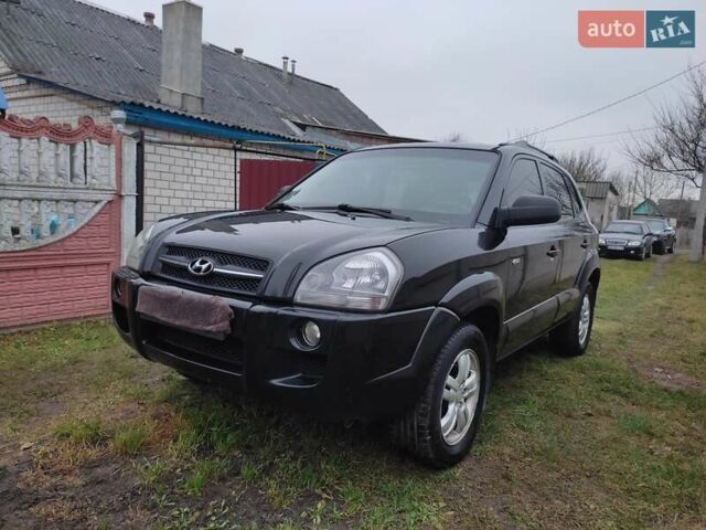 Черный Хендай Туксон, объемом двигателя 2 л и пробегом 237 тыс. км за 7500 $, фото 2 на Automoto.ua