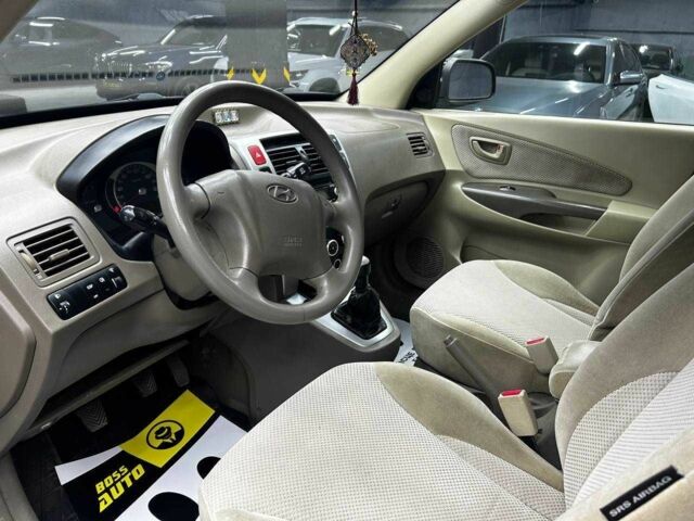 Черный Хендай Туксон, объемом двигателя 2 л и пробегом 224 тыс. км за 7800 $, фото 8 на Automoto.ua