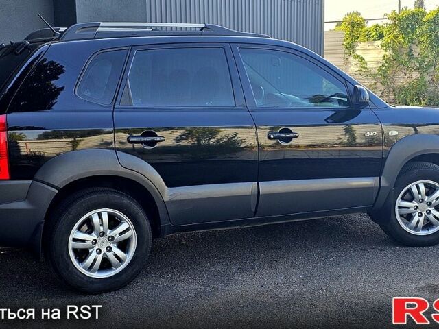 Черный Хендай Туксон, объемом двигателя 2 л и пробегом 215 тыс. км за 8350 $, фото 2 на Automoto.ua