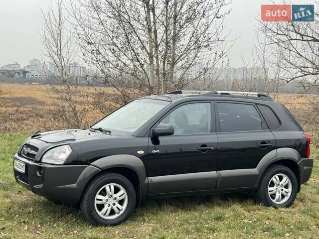 Черный Хендай Туксон, объемом двигателя 2 л и пробегом 148 тыс. км за 9500 $, фото 3 на Automoto.ua