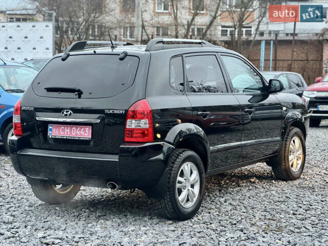 Черный Хендай Туксон, объемом двигателя 1.98 л и пробегом 96 тыс. км за 9900 $, фото 4 на Automoto.ua