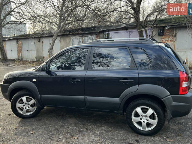 Чорний Хендай Туксон, об'ємом двигуна 2 л та пробігом 240 тис. км за 8500 $, фото 10 на Automoto.ua
