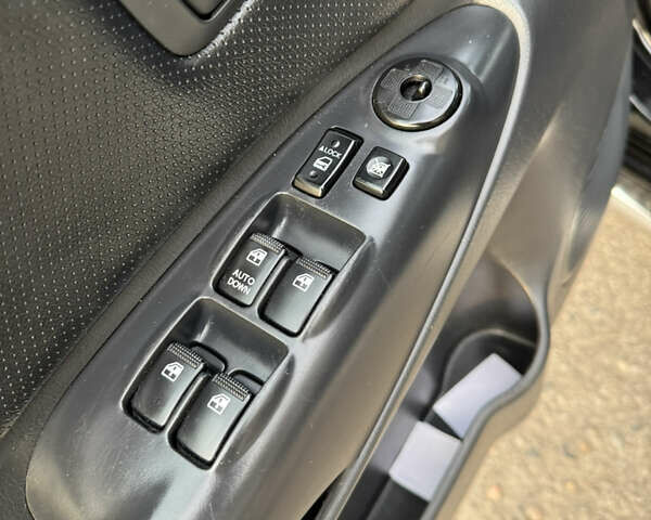 Черный Хендай Туксон, объемом двигателя 2 л и пробегом 210 тыс. км за 7850 $, фото 22 на Automoto.ua