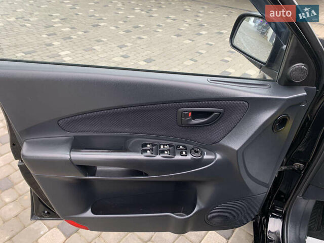 Черный Хендай Туксон, объемом двигателя 2 л и пробегом 198 тыс. км за 7500 $, фото 10 на Automoto.ua