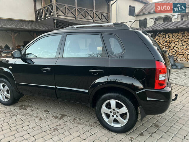 Черный Хендай Туксон, объемом двигателя 2 л и пробегом 276 тыс. км за 7450 $, фото 1 на Automoto.ua