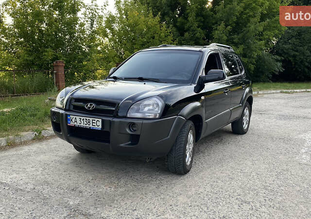 Чорний Хендай Туксон, об'ємом двигуна 2 л та пробігом 201 тис. км за 7800 $, фото 1 на Automoto.ua