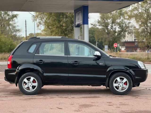 Черный Хендай Туксон, объемом двигателя 2 л и пробегом 353 тыс. км за 6800 $, фото 6 на Automoto.ua