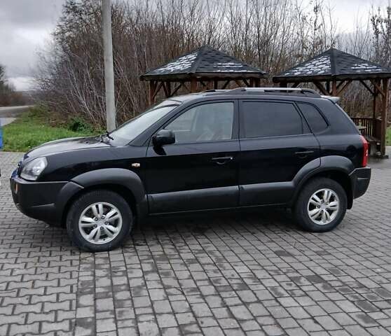 Черный Хендай Туксон, объемом двигателя 2 л и пробегом 230 тыс. км за 8000 $, фото 11 на Automoto.ua