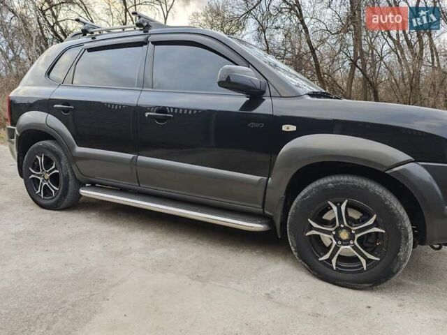 Черный Хендай Туксон, объемом двигателя 2 л и пробегом 182 тыс. км за 9000 $, фото 7 на Automoto.ua