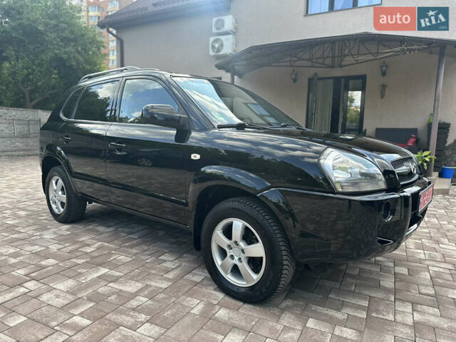 Черный Хендай Туксон, объемом двигателя 2 л и пробегом 218 тыс. км за 8700 $, фото 11 на Automoto.ua