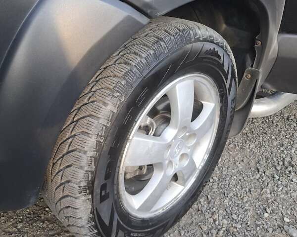 Черный Хендай Туксон, объемом двигателя 2 л и пробегом 197 тыс. км за 8000 $, фото 9 на Automoto.ua