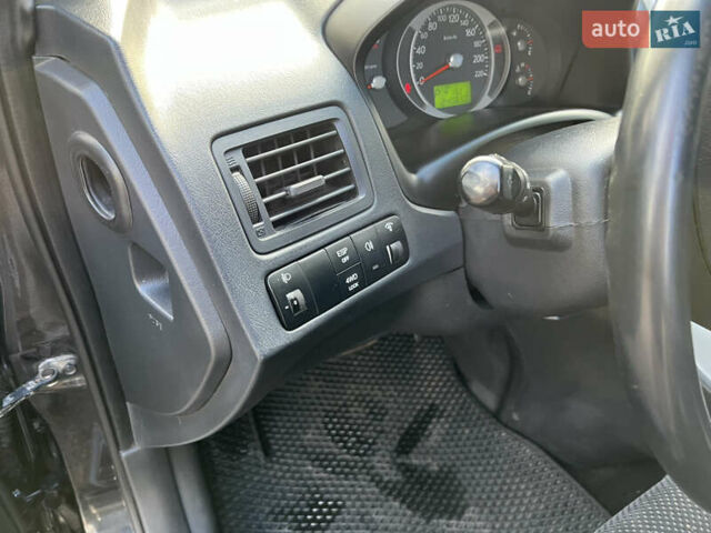 Чорний Хендай Туксон, об'ємом двигуна 2 л та пробігом 240 тис. км за 8500 $, фото 18 на Automoto.ua
