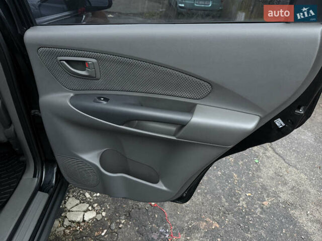 Чорний Хендай Туксон, об'ємом двигуна 2 л та пробігом 107 тис. км за 8500 $, фото 24 на Automoto.ua