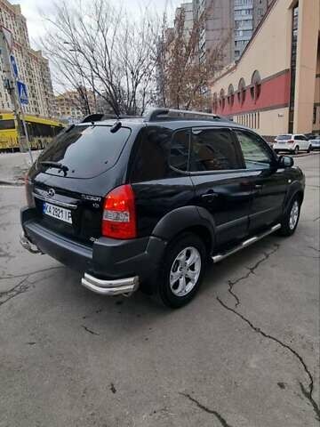 Черный Хендай Туксон, объемом двигателя 2.66 л и пробегом 311 тыс. км за 7200 $, фото 6 на Automoto.ua