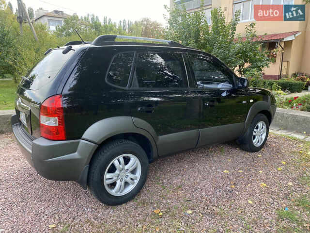 Чорний Хендай Туксон, об'ємом двигуна 2 л та пробігом 160 тис. км за 8800 $, фото 4 на Automoto.ua