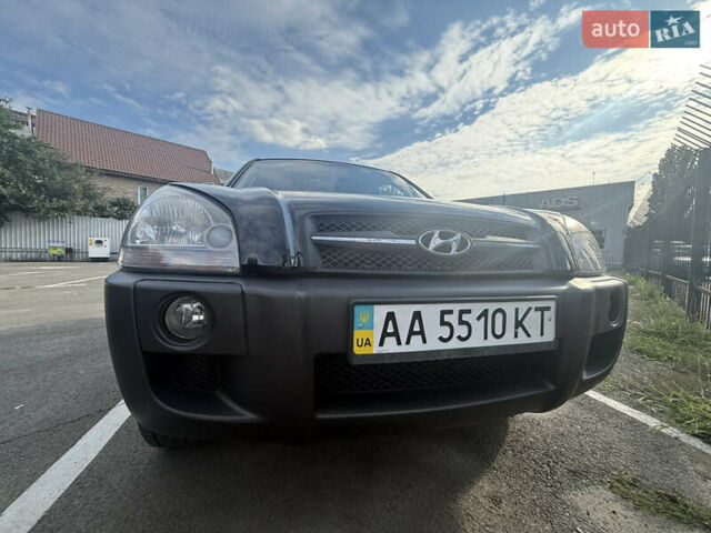 Черный Хендай Туксон, объемом двигателя 2 л и пробегом 218 тыс. км за 6700 $, фото 1 на Automoto.ua