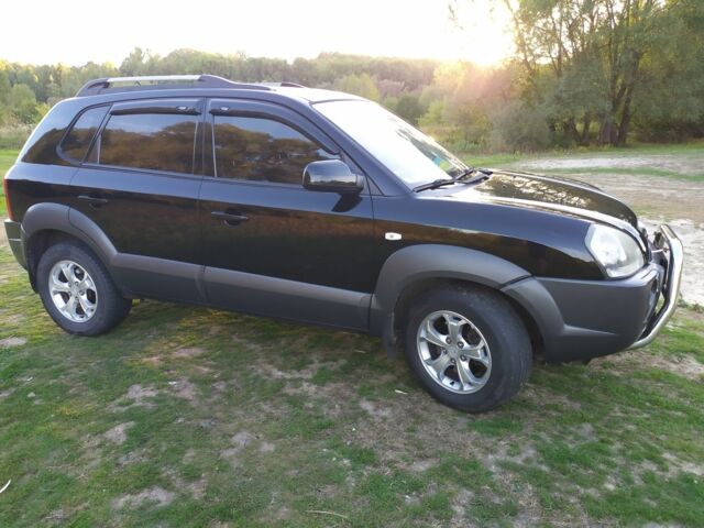 Черный Хендай Туксон, объемом двигателя 2 л и пробегом 162 тыс. км за 8500 $, фото 15 на Automoto.ua