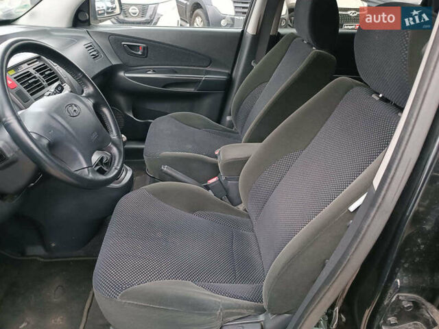 Черный Хендай Туксон, объемом двигателя 2 л и пробегом 192 тыс. км за 7990 $, фото 19 на Automoto.ua