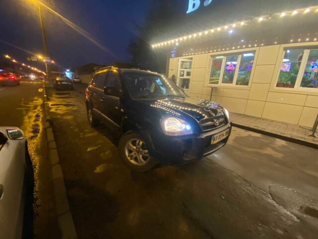 Черный Хендай Туксон, объемом двигателя 2 л и пробегом 136 тыс. км за 2500 $, фото 3 на Automoto.ua