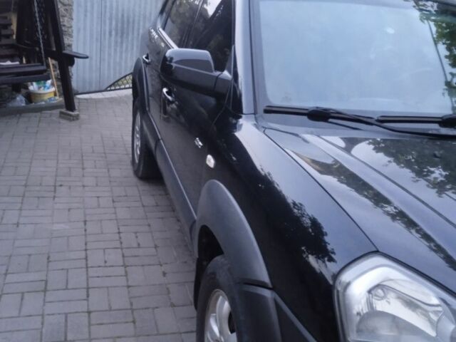 Черный Хендай Туксон, объемом двигателя 2 л и пробегом 209 тыс. км за 8200 $, фото 2 на Automoto.ua