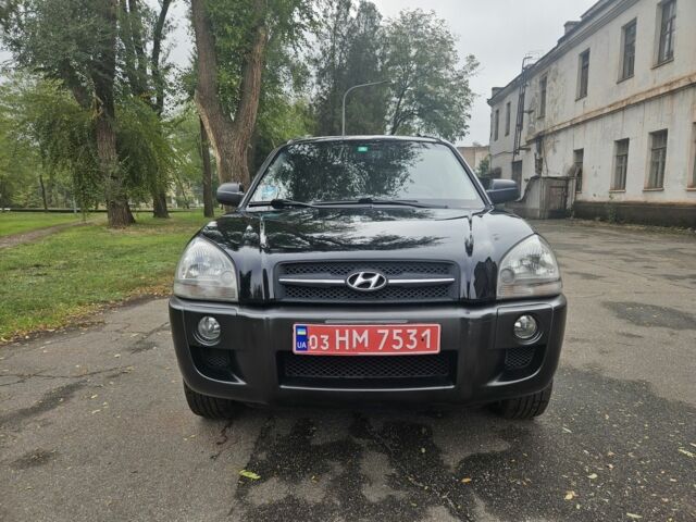 Чорний Хендай Туксон, об'ємом двигуна 2 л та пробігом 186 тис. км за 8300 $, фото 2 на Automoto.ua