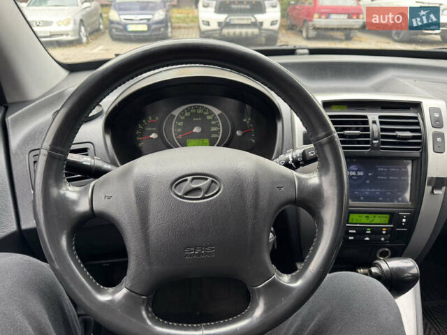 Черный Хендай Туксон, объемом двигателя 2 л и пробегом 157 тыс. км за 8900 $, фото 30 на Automoto.ua