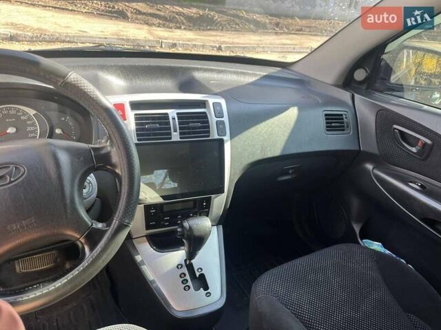 Черный Хендай Туксон, объемом двигателя 2 л и пробегом 250 тыс. км за 8500 $, фото 2 на Automoto.ua