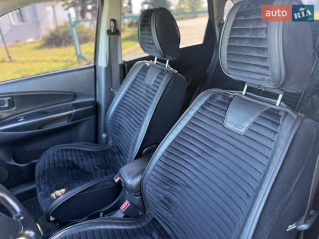 Хендай Туксон 2008 в Радехове на Automoto.ua Черный Хендай Туксон, объемом двигателя 1.98 л и пробегом 370 тыс. км за 7350 $, фото 56 на Automoto.ua