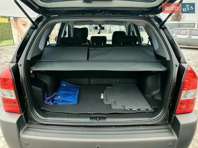 Чорний Хендай Туксон, об'ємом двигуна 2 л та пробігом 225 тис. км за 8000 $, фото 28 на Automoto.ua