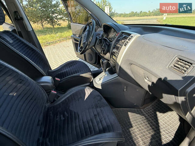 Хендай Туксон 2008 в Радехове на Automoto.ua Черный Хендай Туксон, объемом двигателя 1.98 л и пробегом 370 тыс. км за 7350 $, фото 89 на Automoto.ua