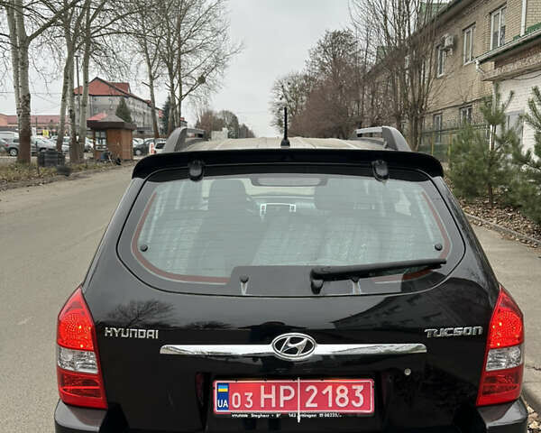 Черный Хендай Туксон, объемом двигателя 2 л и пробегом 136 тыс. км за 8500 $, фото 8 на Automoto.ua