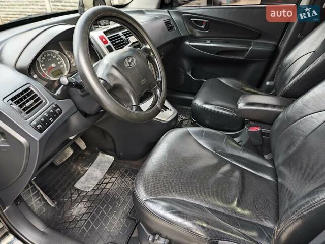 Черный Хендай Туксон, объемом двигателя 2 л и пробегом 182 тыс. км за 9000 $, фото 8 на Automoto.ua