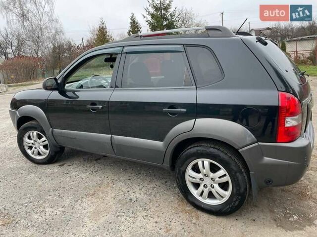 Черный Хендай Туксон, объемом двигателя 1.98 л и пробегом 290 тыс. км за 7000 $, фото 7 на Automoto.ua