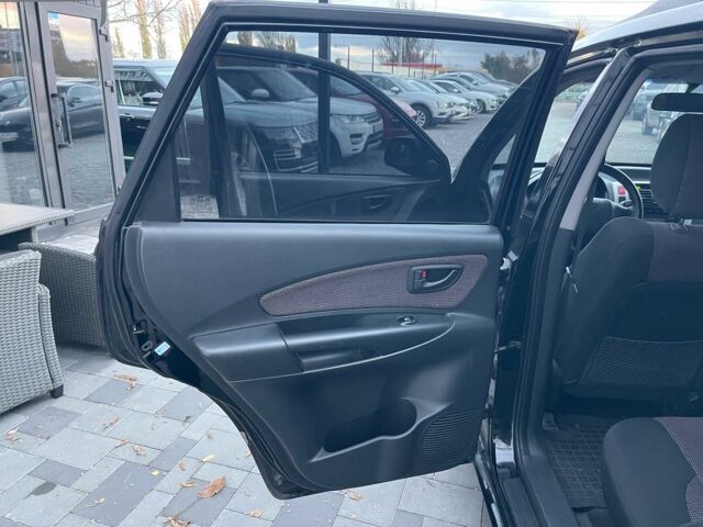 Чорний Хендай Туксон, об'ємом двигуна 2 л та пробігом 110 тис. км за 8750 $, фото 21 на Automoto.ua