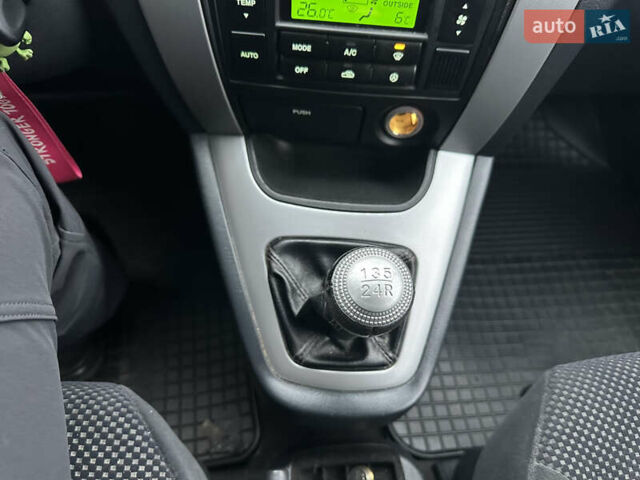 Чорний Хендай Туксон, об'ємом двигуна 2 л та пробігом 243 тис. км за 7999 $, фото 35 на Automoto.ua