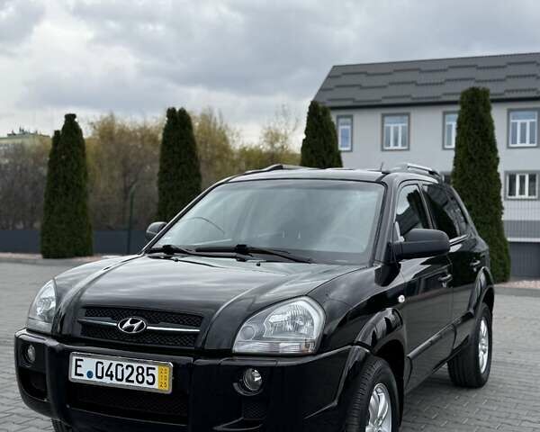 Черный Хендай Туксон, объемом двигателя 1.98 л и пробегом 239 тыс. км за 8700 $, фото 1 на Automoto.ua