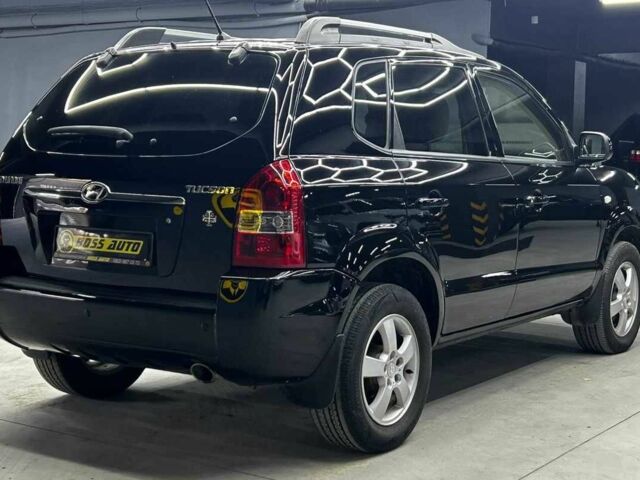 Черный Хендай Туксон, объемом двигателя 2 л и пробегом 224 тыс. км за 7800 $, фото 5 на Automoto.ua