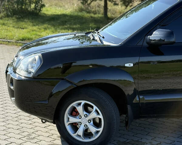 Хендай Туксон 2008 в Радехове на Automoto.ua Черный Хендай Туксон, объемом двигателя 1.98 л и пробегом 370 тыс. км за 7350 $, фото 44 на Automoto.ua