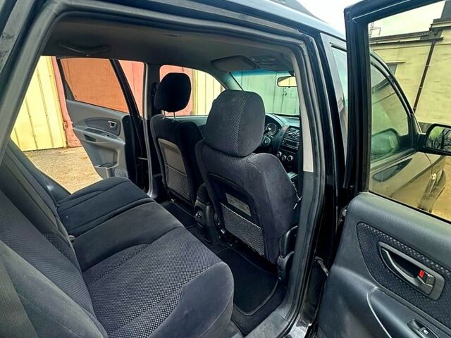 Черный Хендай Туксон, объемом двигателя 2 л и пробегом 215 тыс. км за 6700 $, фото 10 на Automoto.ua