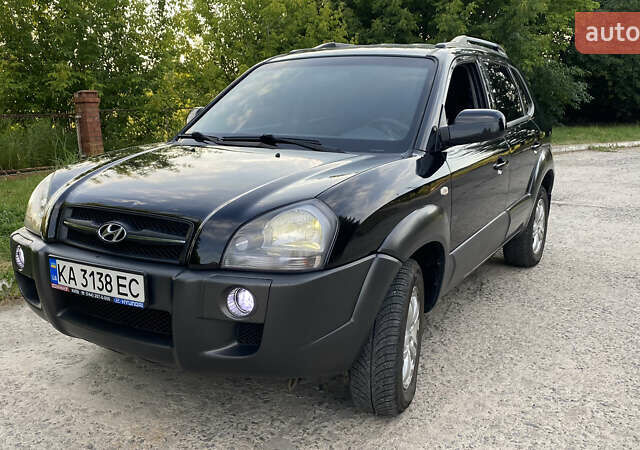 Чорний Хендай Туксон, об'ємом двигуна 2 л та пробігом 201 тис. км за 7800 $, фото 2 на Automoto.ua