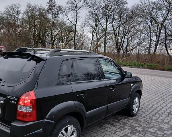 Черный Хендай Туксон, объемом двигателя 2 л и пробегом 230 тыс. км за 8000 $, фото 2 на Automoto.ua