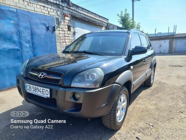 Чорний Хендай Туксон, об'ємом двигуна 2 л та пробігом 190 тис. км за 7900 $, фото 4 на Automoto.ua