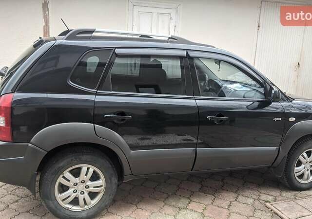 Черный Хендай Туксон, объемом двигателя 2 л и пробегом 163 тыс. км за 8100 $, фото 5 на Automoto.ua